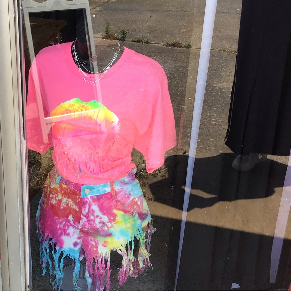 Tie Dye Hot Shorts w/Fringe - Picture 9 of 9